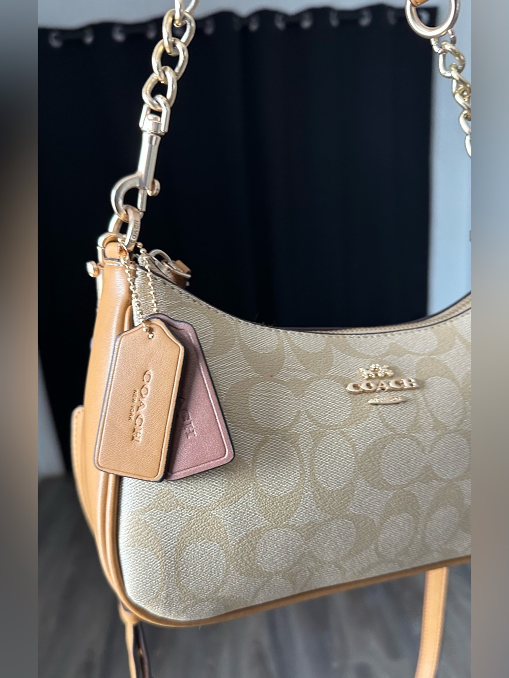 Coach Teri 2018 Shoulder Bag in Signature Canvas with Crossbody Strap - Picture 5 of 9